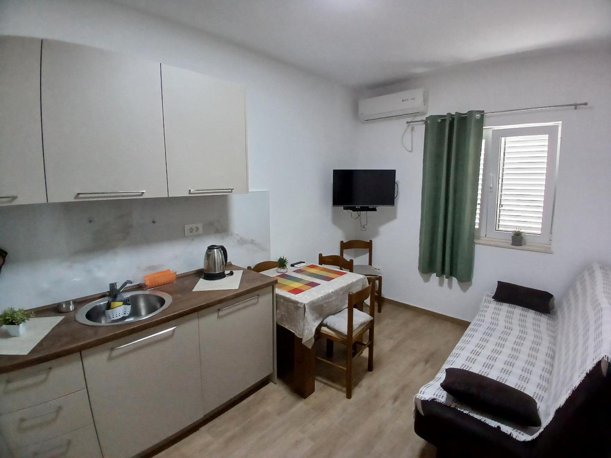 Apartments Tiha Noc โกตอร์ ภายนอก รูปภาพ