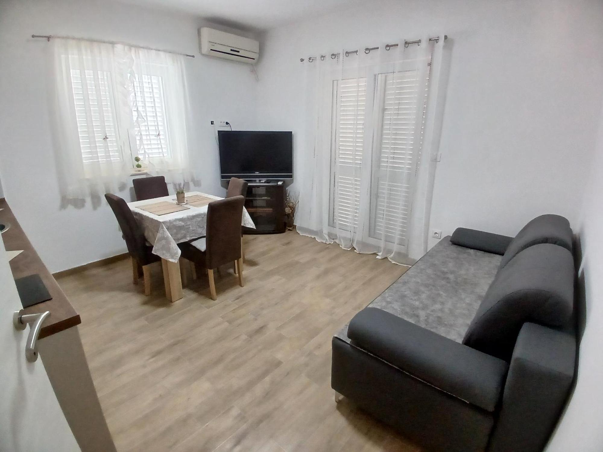 Apartments Tiha Noc โกตอร์ ภายนอก รูปภาพ