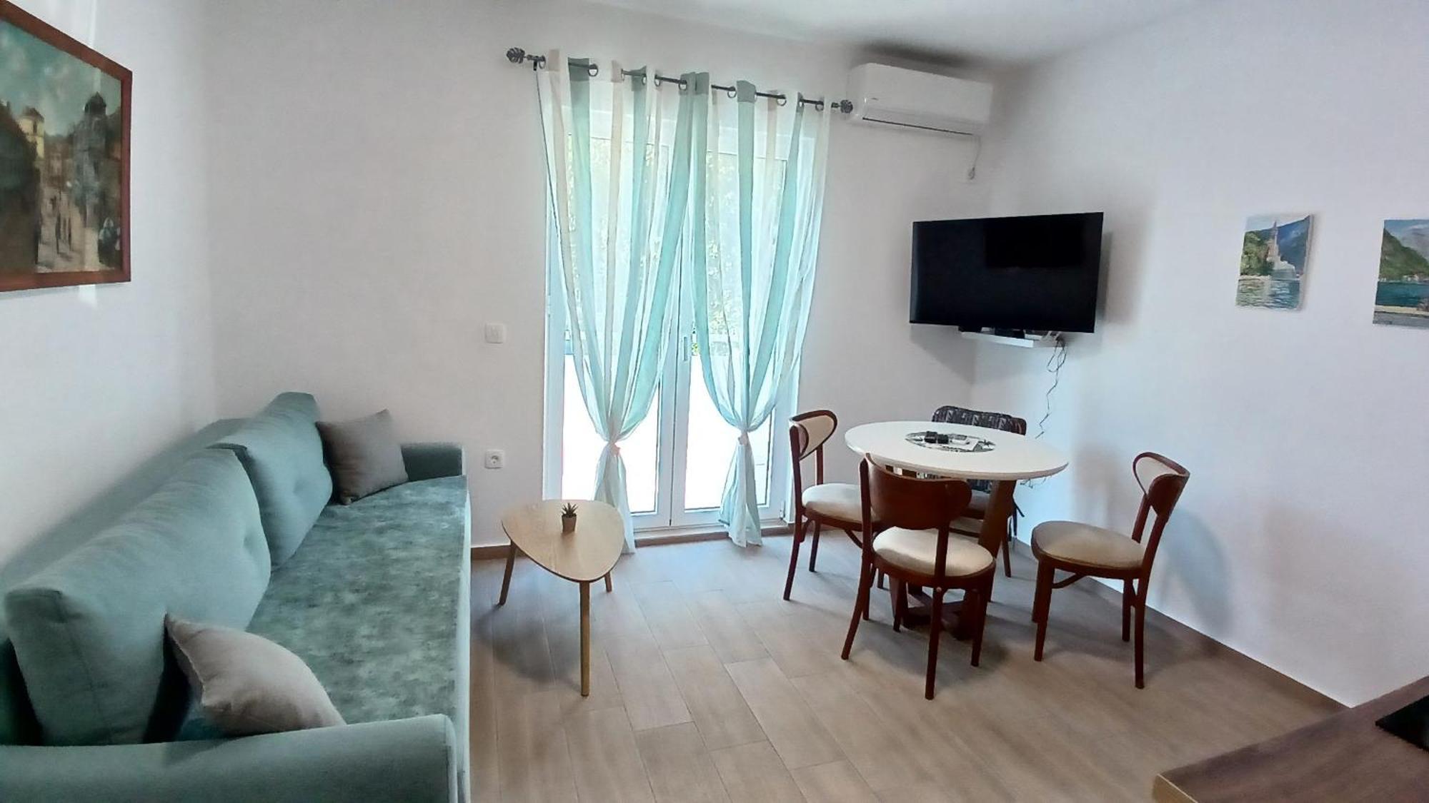 Apartments Tiha Noc โกตอร์ ภายนอก รูปภาพ