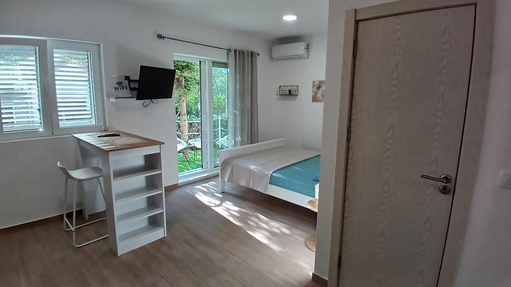 Apartments Tiha Noc โกตอร์ ภายนอก รูปภาพ
